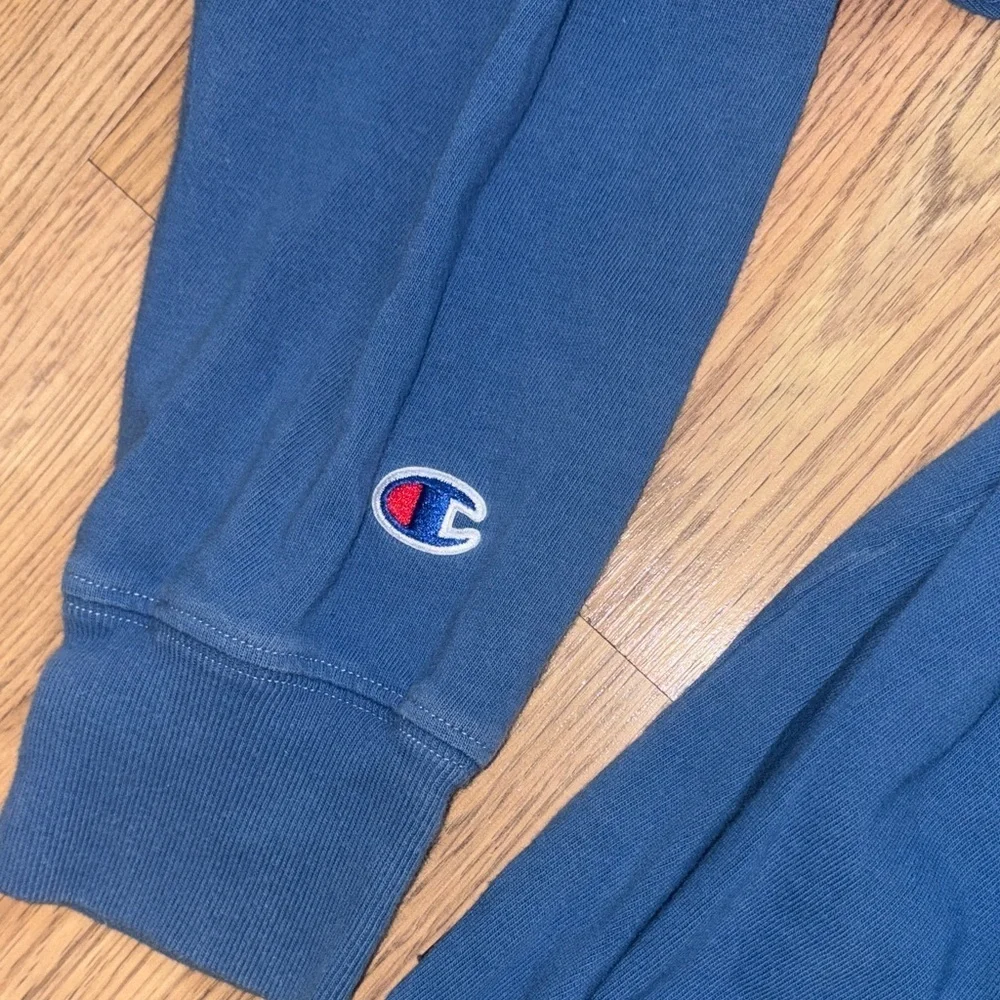 Champion Blue middleweight hybrid crewneck sweatshirt size large